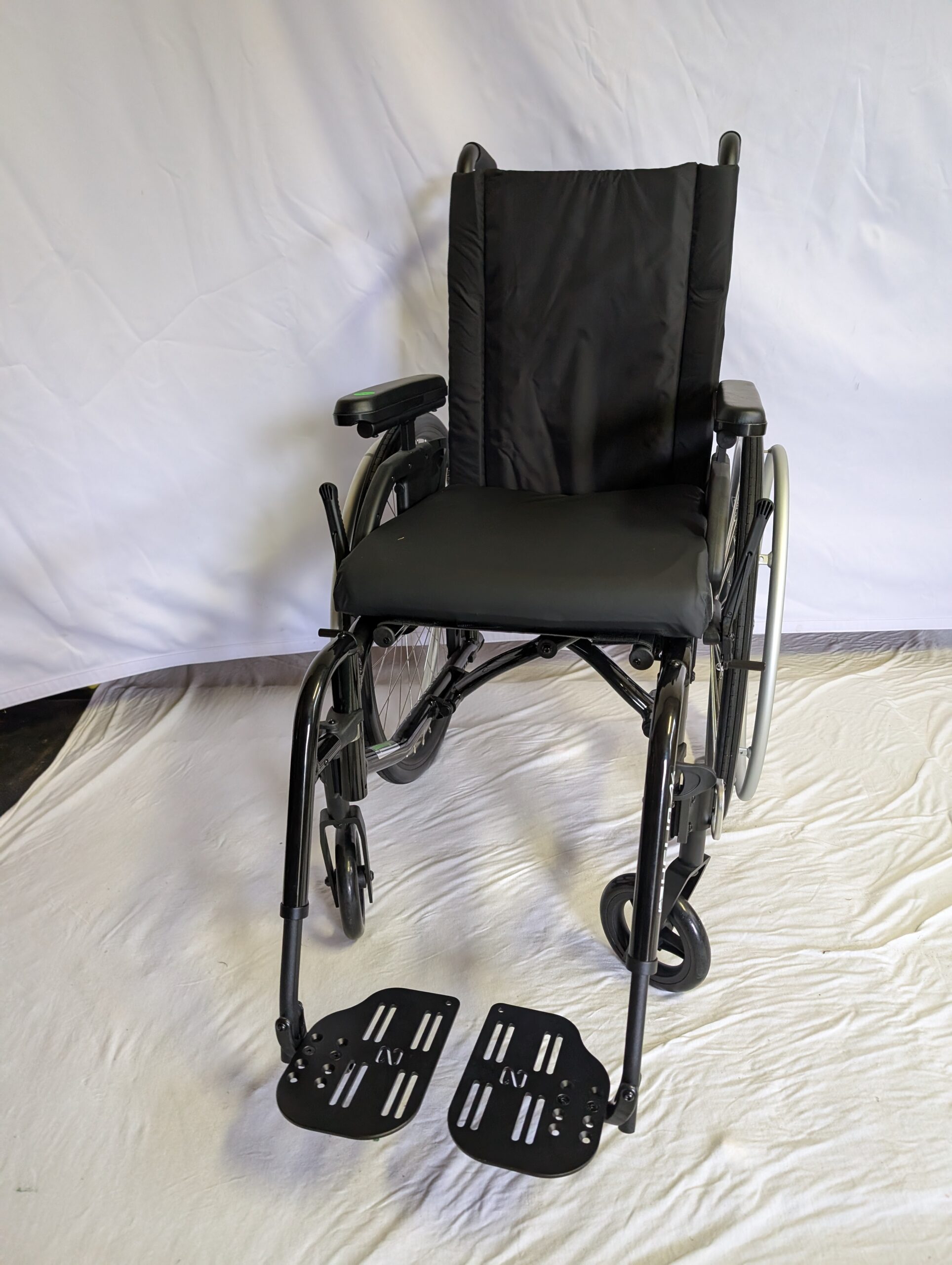Helio A6 Wheelchair 15x19"